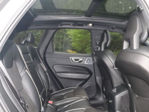 Used 2018 Volvo XC60 T8 R-Design w/ Convenience Package image 33