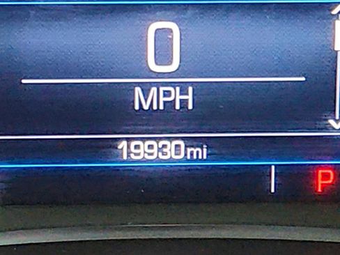 Used 2023 GMC Acadia SLE w/ Driver Convenience Package image 30