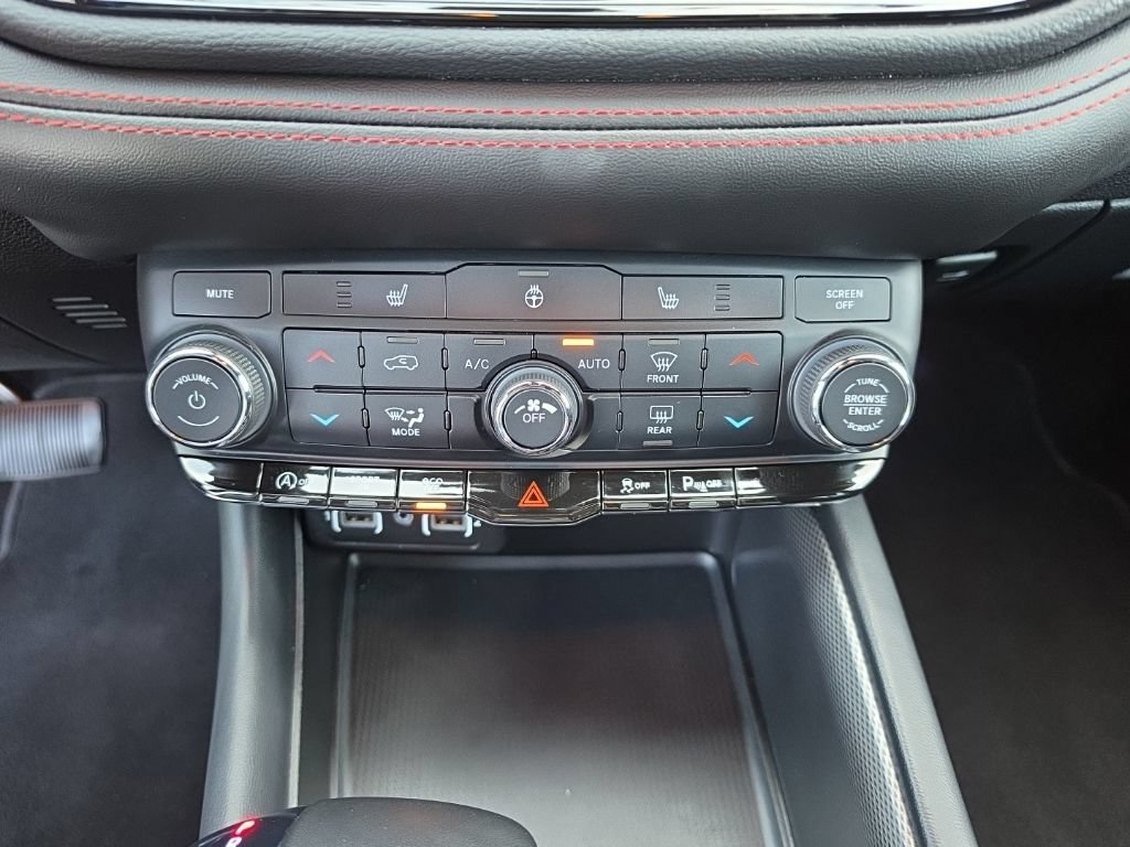 Used 2025 Dodge Durango GT AWD/4WD image 17