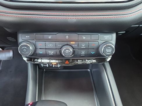 Used 2025 Dodge Durango GT AWD/4WD image 17