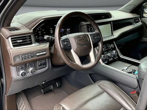 Used 2022 GMC Yukon Denali w/ Denali Premium Package AWD/4WD image 17