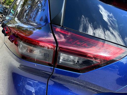 Used 2023 Nissan Rogue SV image 28