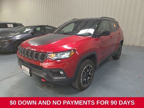 Used 2025 Jeep Compass Trailhawk AWD/4WD image 1