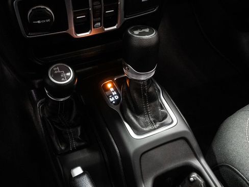 Used 2025 Jeep Wrangler Unlimited Sahara AWD/4WD image 23