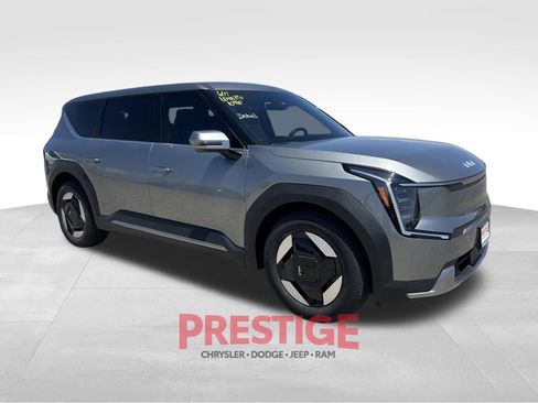 Used 2024 Kia EV9 Light Long Range RWD image 5