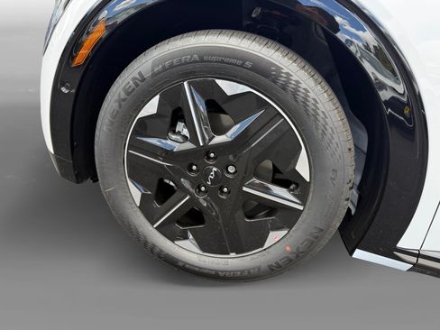 New 2026 Kia EV6 Wind RWD image 9