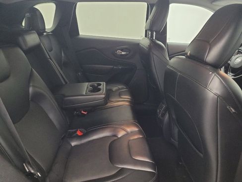 Used 2021 Jeep Cherokee Latitude Plus FWD image 19