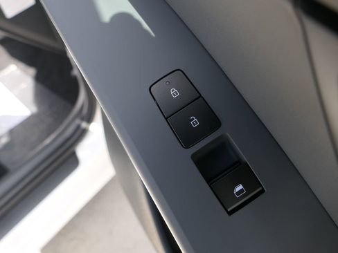 New 2025 Kia Niro EX Touring image 23