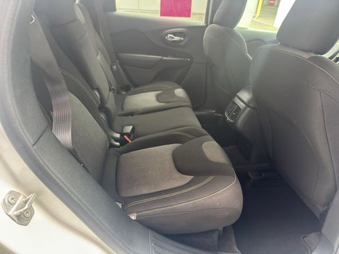 Used 2016 Jeep Cherokee Sport AWD/4WD image 16