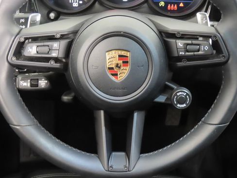 Certified 2026 Porsche Macan AWD/4WD image 18