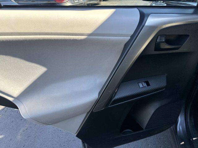 Used 2013 Toyota RAV4 LE FWD image 11