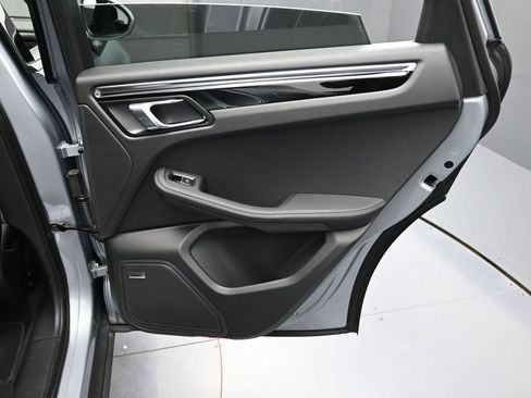 Certified 2026 Porsche Macan AWD/4WD image 25