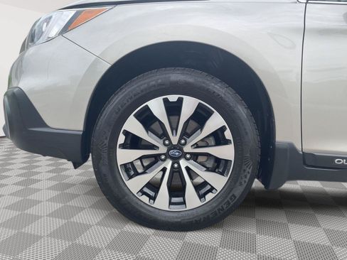 Used 2016 Subaru Outback 2.5i Limited AWD/4WD image 8