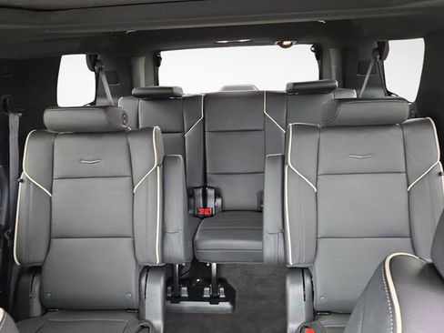Used 2024 Cadillac Escalade Premium Luxury AWD/4WD image 35
