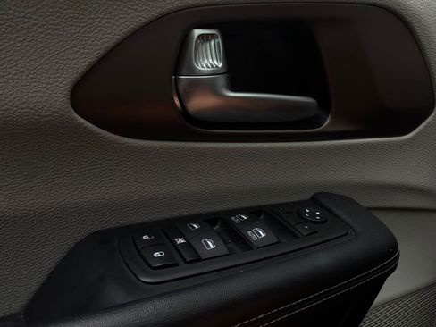Used 2024 Chrysler Voyager LX FWD image 23
