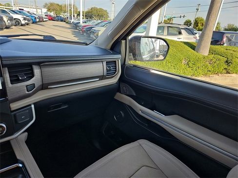 Used 2024 Ford Expedition Max Limited image 11