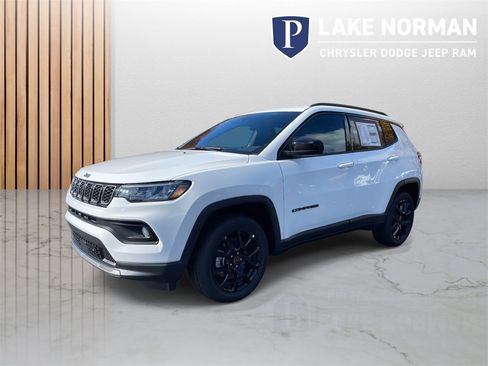 New 2026 Jeep Compass Latitude image 4