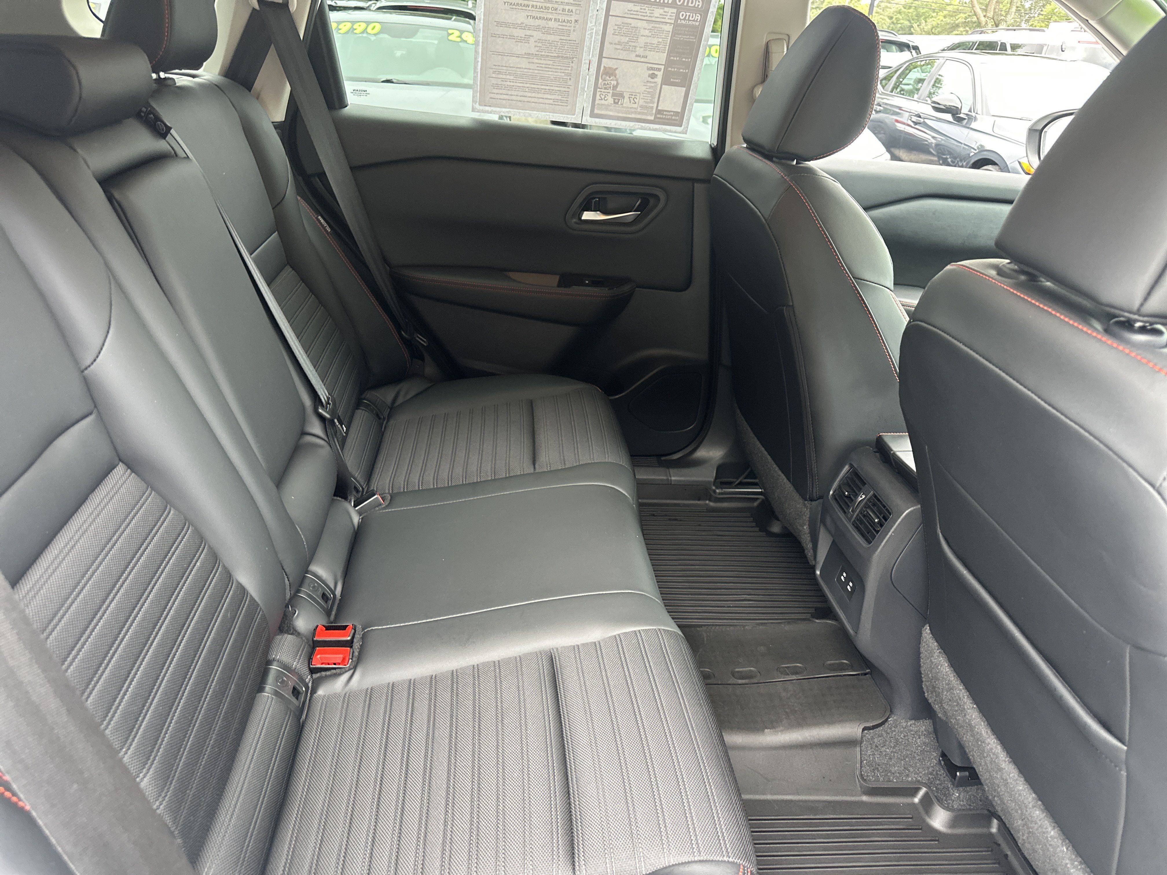 Used 2025 Nissan Rogue SV AWD/4WD image 14