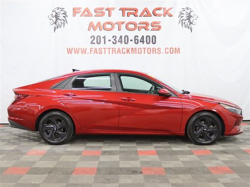 Used 2021 Hyundai Elantra SEL w/ Convenience Package image 4