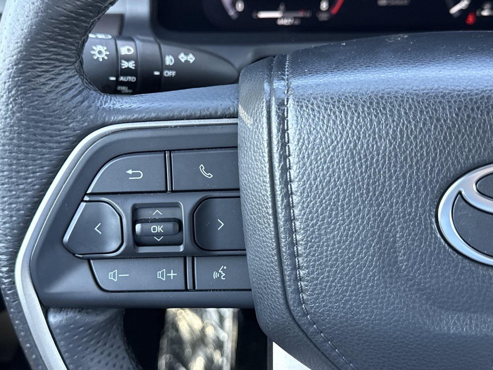Used 2025 Toyota Tacoma TRD Off-Road AWD/4WD image 14