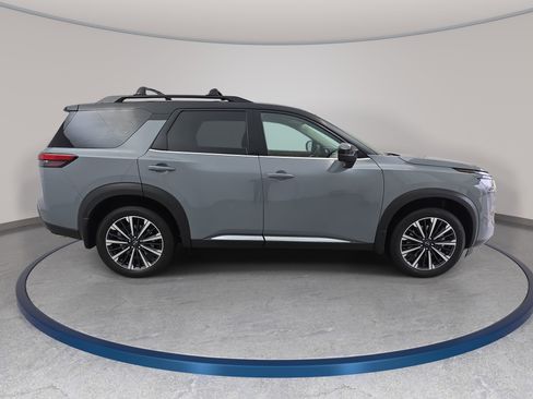 New 2026 Nissan Pathfinder Platinum image 4