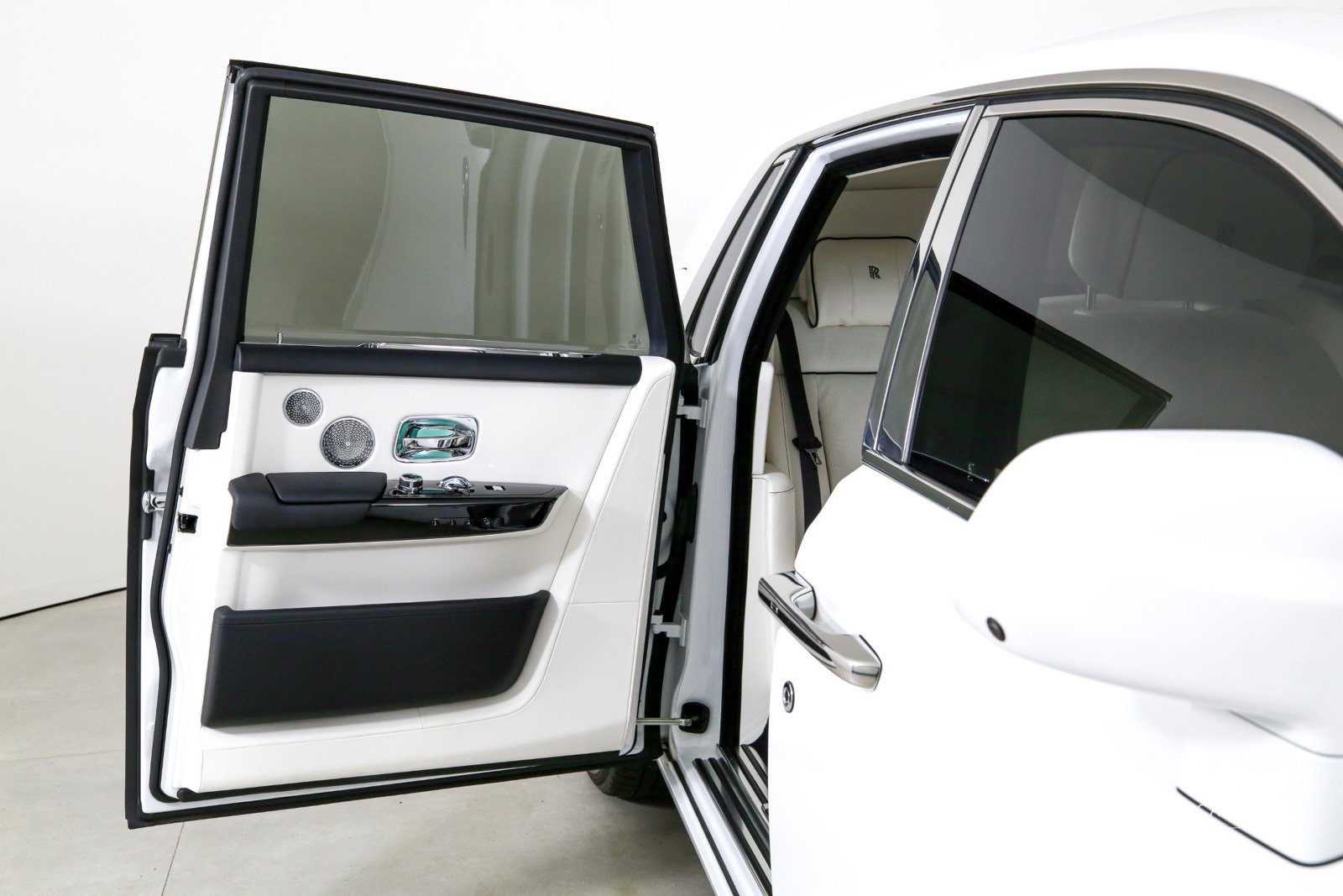 Certified 2024 Rolls-Royce Phantom Sedan RWD image 29