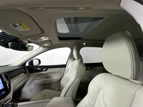 Used 2021 Volvo XC60 T5 Inscription image 22