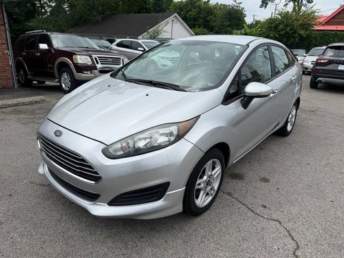 Used 2018 Ford Fiesta SE FWD image 2