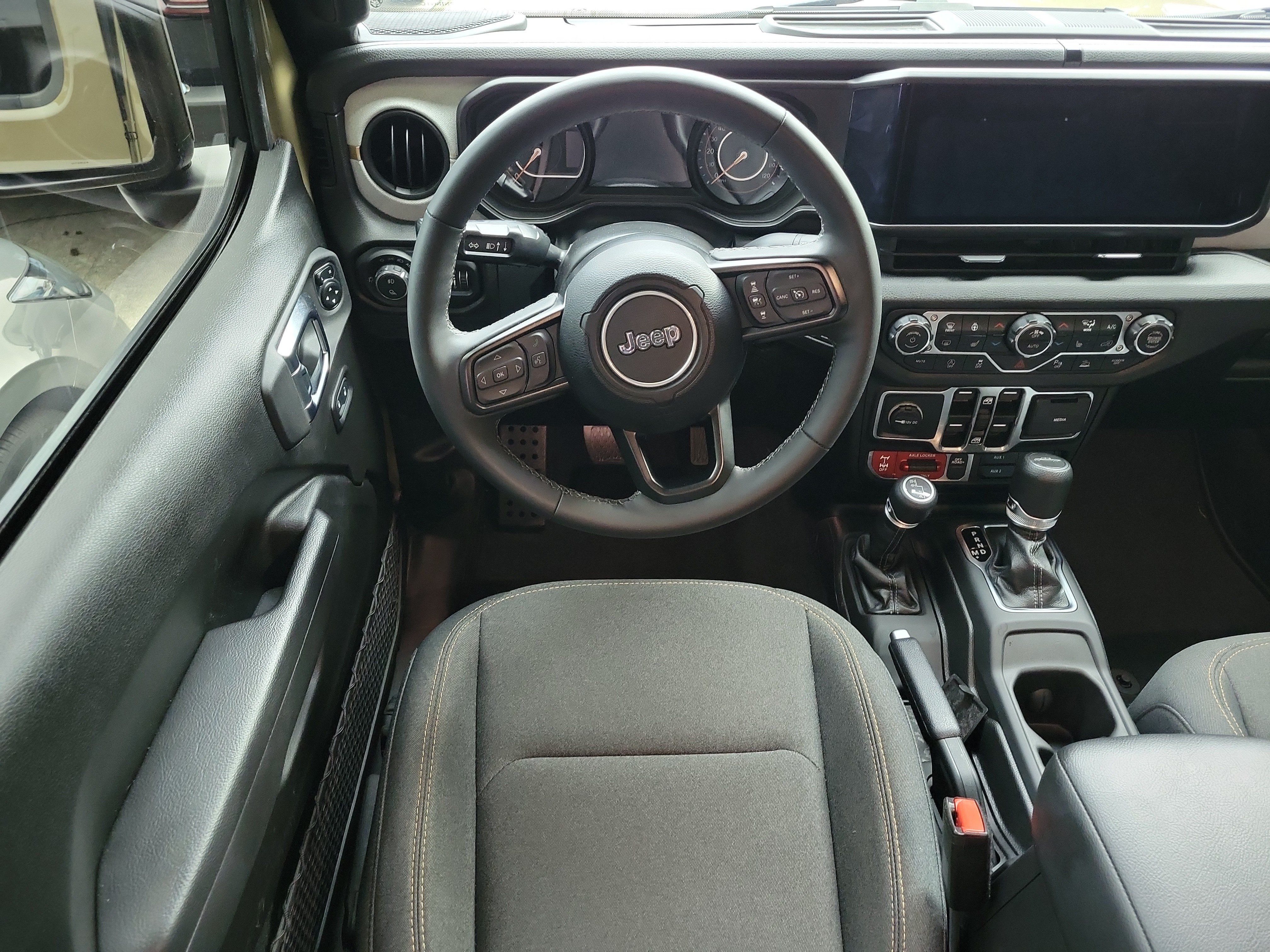 Used 2025 Jeep Gladiator Sport AWD/4WD image 11