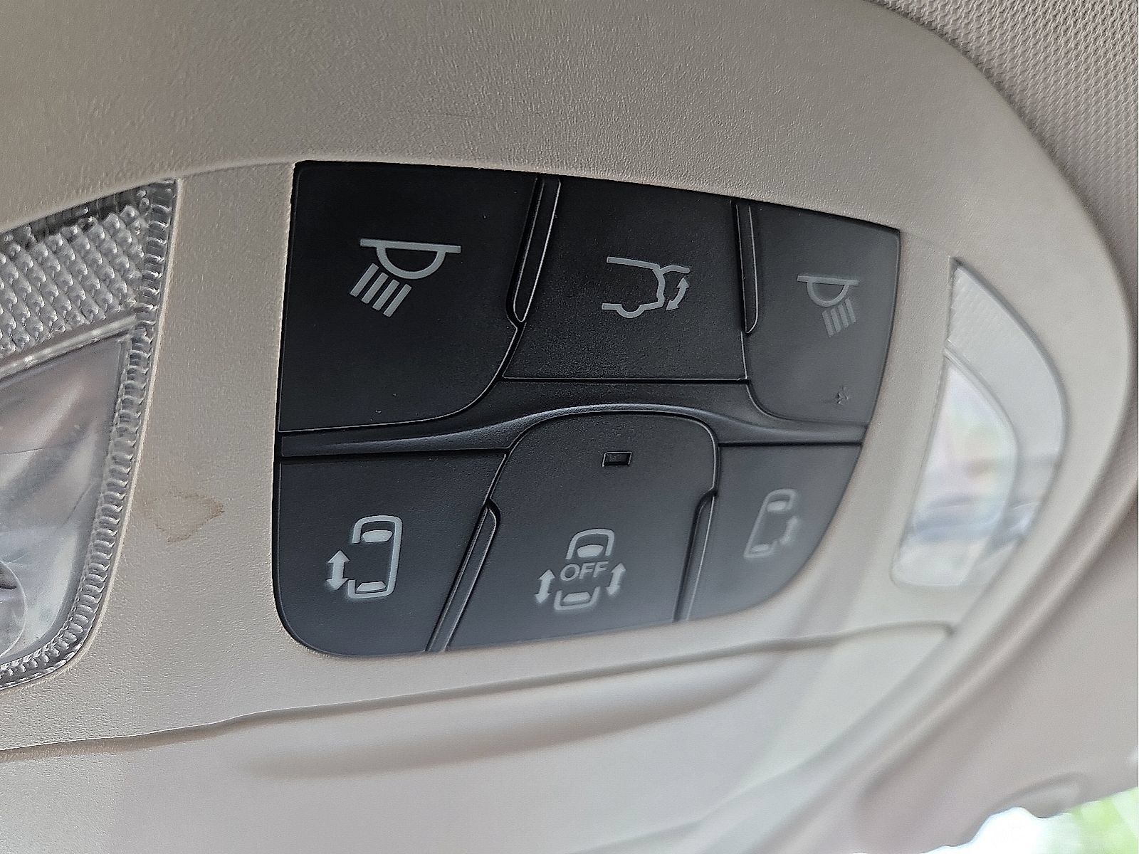 Used 2023 Chrysler Pacifica Touring-L FWD image 20