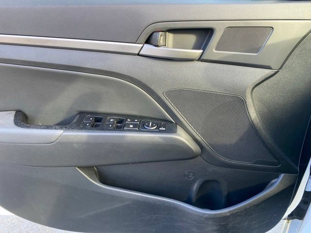 Used 2017 Hyundai Elantra Limited FWD image 29