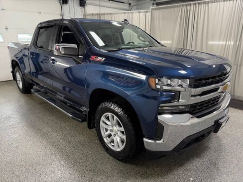 Used 2020 Chevrolet Silverado 1500 LT w/ Convenience Package AWD/4WD image 3