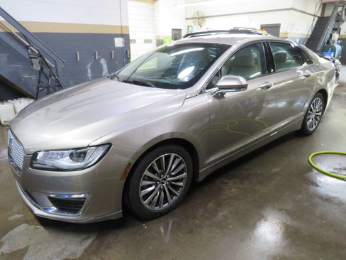 Used 2020 Lincoln MKZ w/ Convenience Package FWD image 3
