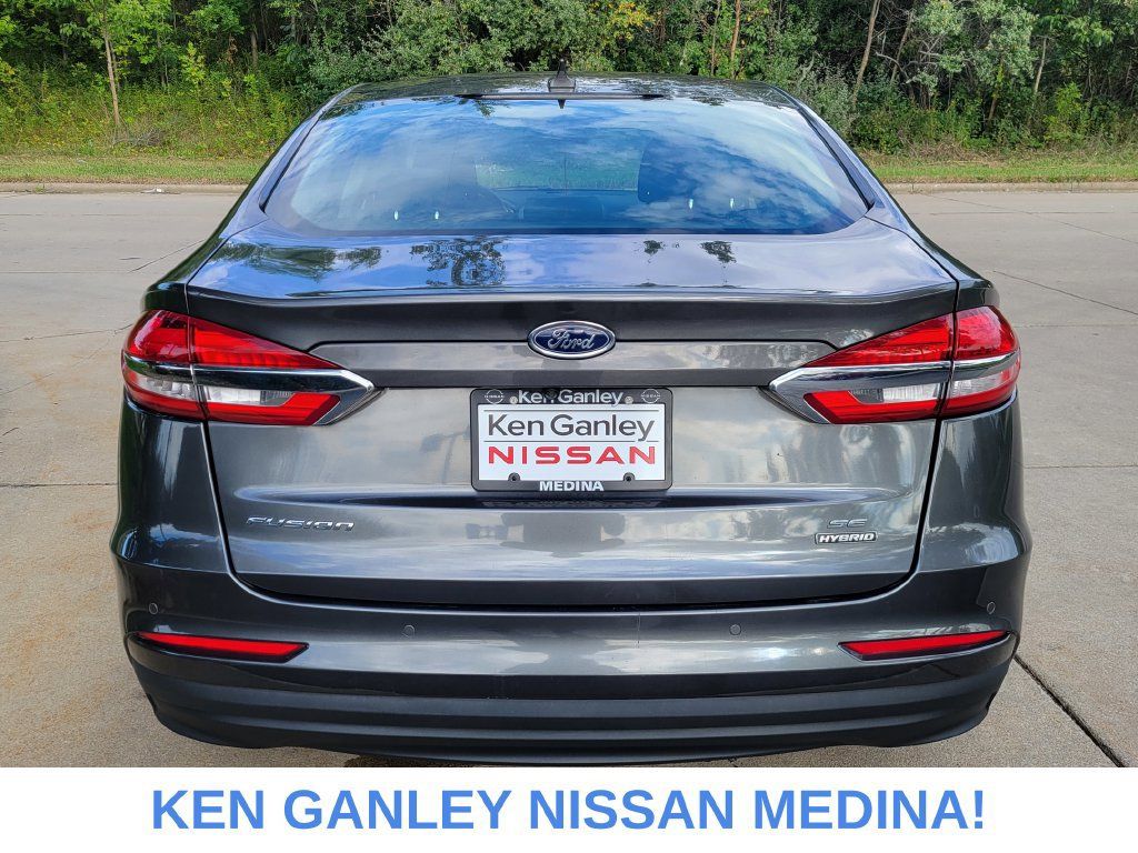 Used 2020 Ford Fusion SE FWD image 4