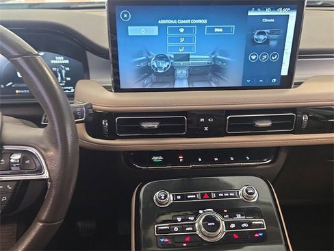 Used 2022 Lincoln Nautilus FWD w/ Premium Package image 19