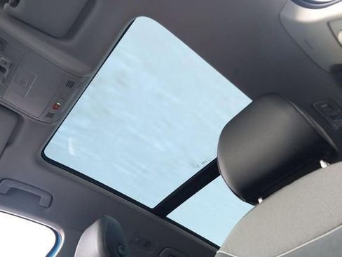 New 2025 Volkswagen Taos SE image 9