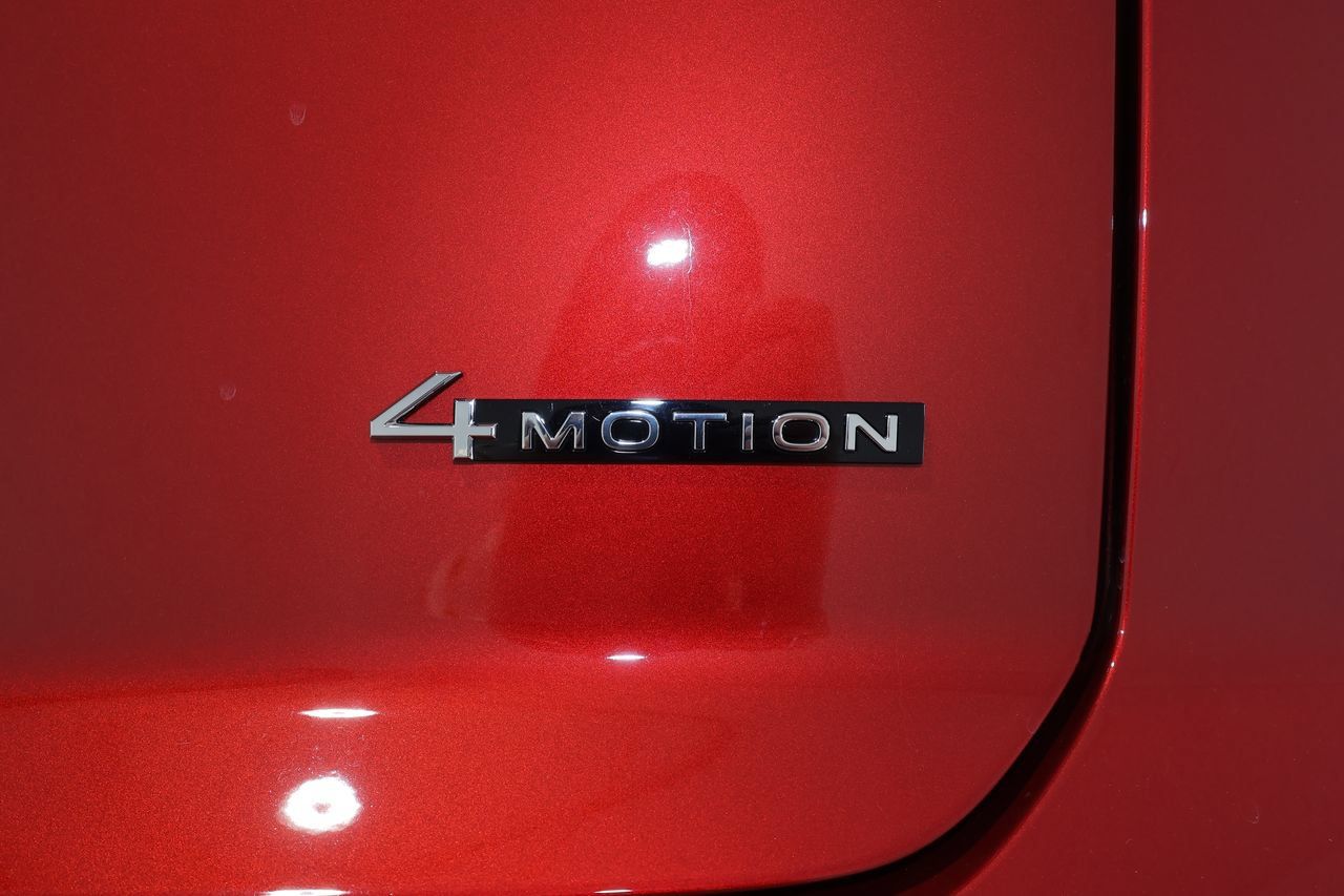 Used 2024 Volkswagen Atlas Cross Sport SE AWD/4WD image 34