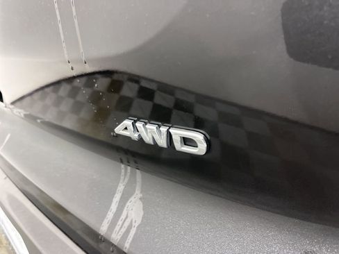 Used 2025 Nissan Pathfinder SV image 4