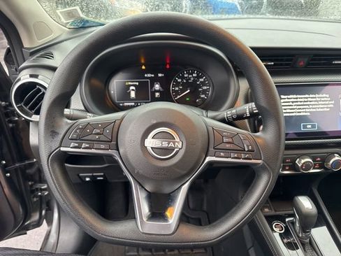 Used 2024 Nissan Kicks SV image 11