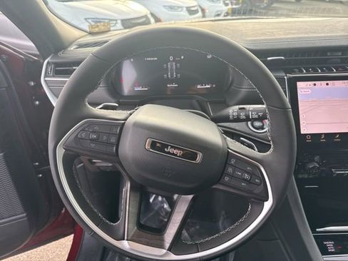 New 2025 Jeep Grand Cherokee Limited image 23