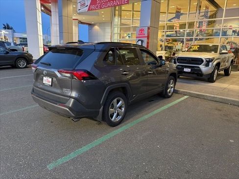 Used 2020 Toyota RAV4 Limited image 5