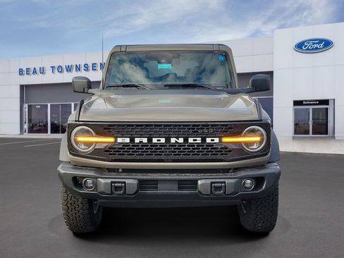 New 2025 Ford Bronco Badlands image 2