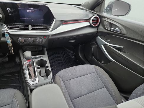 Used 2024 Chevrolet Trax RS FWD image 12