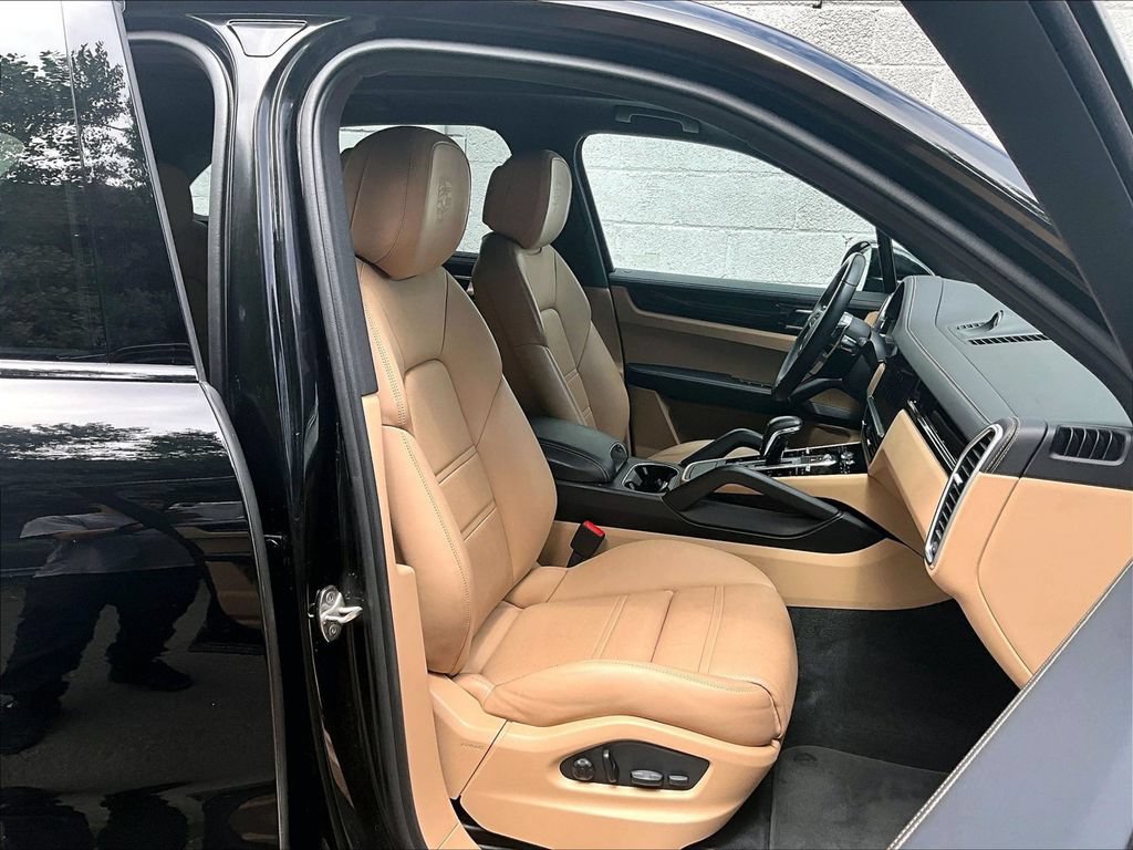 Certified 2023 Porsche Cayenne AWD/4WD image 12
