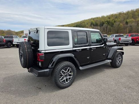 New 2026 Jeep Wrangler Unlimited Sahara w/ Whitecap Package AWD/4WD image 5