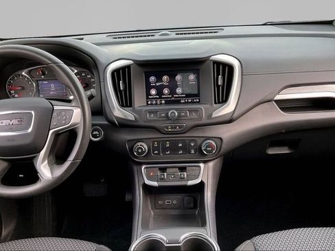 Used 2024 GMC Terrain SLE FWD image 9