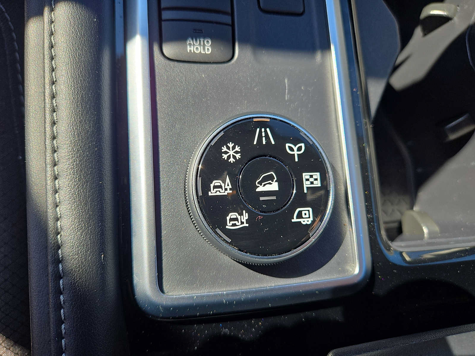 Used 2023 Nissan Pathfinder SL w/ Black Appearance Package AWD/4WD image 26