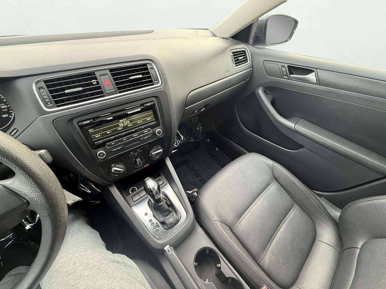 Used 2012 Volkswagen Jetta SE FWD image 17
