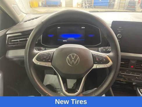 Used 2025 Volkswagen Jetta SE FWD image 14