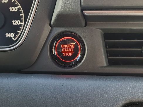 Used 2025 Honda Pilot TrailSport image 16